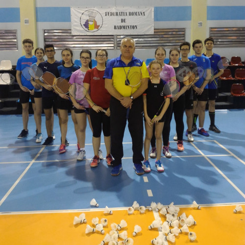 Competiții sportive importante în România: badminton, volei și fotbal