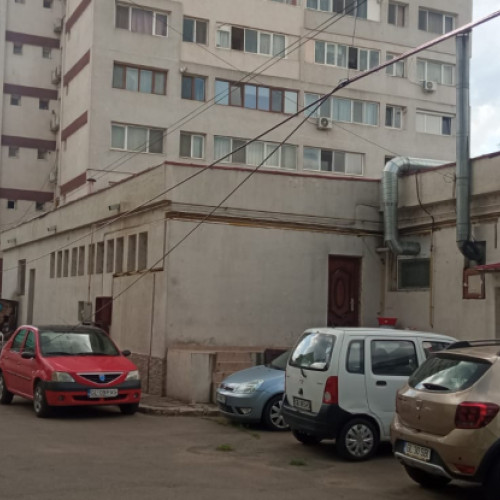 Cabluri electrice și de comunicații, o problemă în zona blocului &quot;Ialomita&quot;