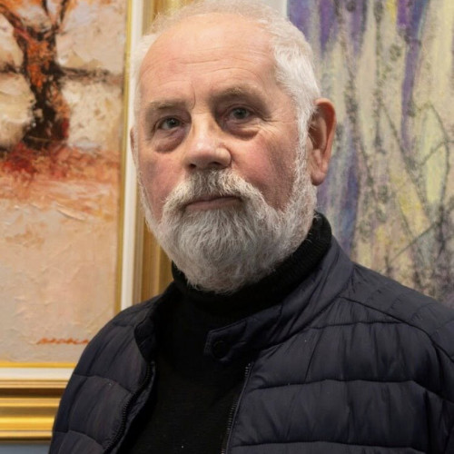 Pictorul Sterica Badalan a împlinit 70 de ani, eveniment marcat cu mândrie de artist și de cei care îl apreciază. Născut pe 27 mai 1955 în comuna Pisica, județul Tulcea, el a devenit unul dintre cei mai activi și respectați artiști plastici din țară, după cum notează site-ul viata-libera.ro.