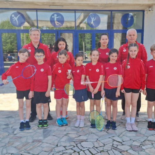 Campionatul de badminton de la Bacau, organizat cu ocazia Zilei Internaționale a Copilului, a adunat mulți sportivi din întreaga țară, informează vieta-libera.ro. Timp de trei zile, în weekend, tinerii sportivi au concurat în cadrul unei competiții ce a fost remarcată pentru nivelul ridicat al jocurilor.