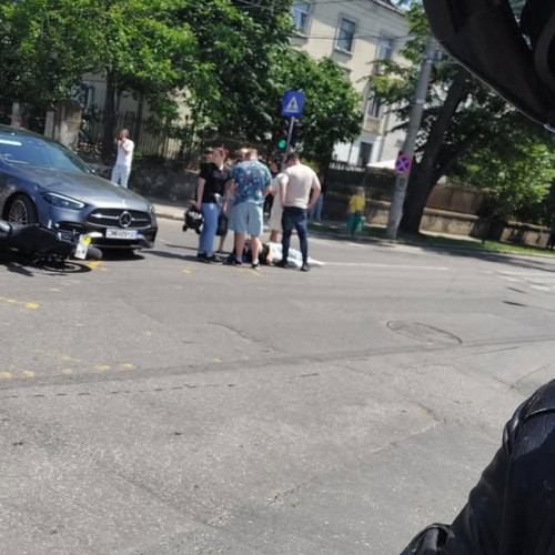 Accident cu motociclisti în Galați: un tânăr rănit la spital