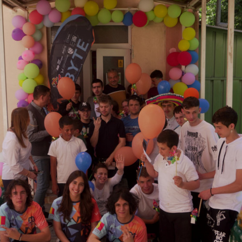 Vizită specială a unui robot la școala P.P. Neveanu pentru a celebra 1 Iunie