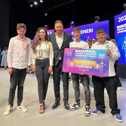 Echipa liceului de arte din Galați a câștigat un premiu special la finala Maratonului pentru Educație Antreprenorială, potrițiv viata-libera.ro. Distincția pentru „Cea mai puternică influență Coach &amp; Mentor în Leadership și Dezvoltare Business” a fost acordată pentru viziunea, determinarea și curajul de care au dat dovadă elevii în timpul competiției.