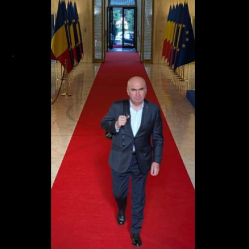 Foto „Bună dimineața!”. Ilie Bolojan s-a pozat pe holul Palatului Victoria, în prima sa zi la guvern