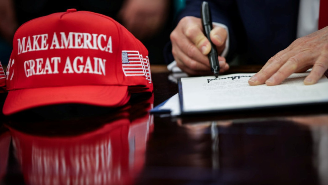 Trump solicită impunerea unor tarife vamale minime de 15-20% pentru importurile din UE (Financial Times)