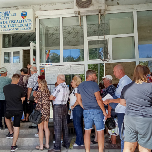 Aglomeratie la primaria din galati pentru verificarea taxei de salubritate