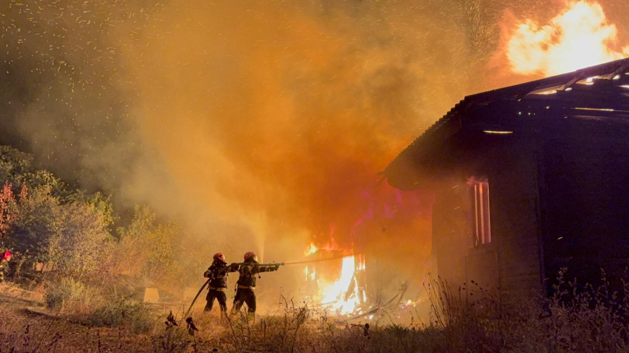 UPDATE: Incendiu devastator într-un cartier readus la viață al Galațiului. Ce cred pompierii Scris de Mariana Constandache Miercuri, 03 Septembrie 2025 08:37 Foto: ISU Galați