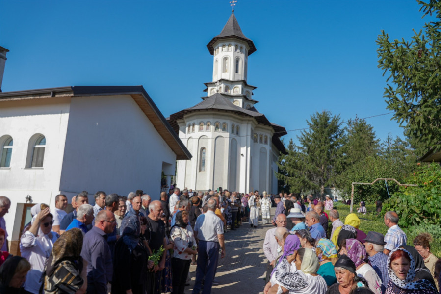 La hramul Mănăstirii Maicii Domnului - Cudalbi s-a săvârșit Sfânta Liturghie