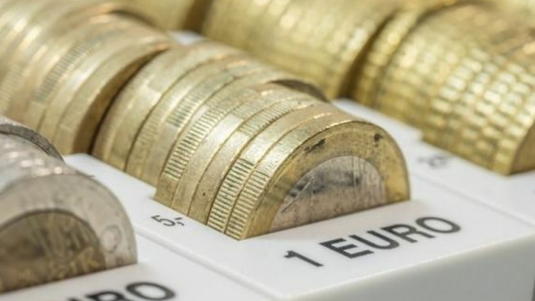 Euro a scăzut la minimul ultimelor trei săptămâni Scris de Radu Georgescu Luni, 15 Septembrie 2025 20:00
