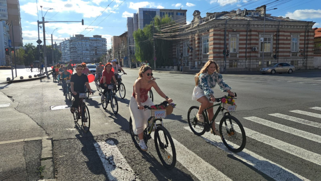 Parada Skirt Bike aduce eleganță și culoare pe străzile Galațiului