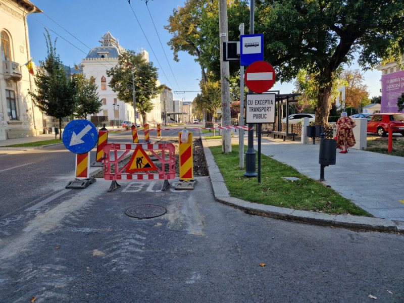 Strada Domnească a cedat din nou după modernizare, în zona stației de transport