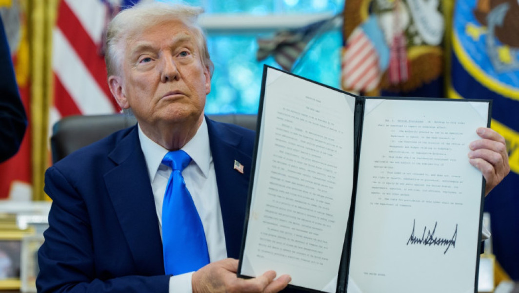 Donald Trump lansează o viză de aur și taxe noi pentru vizele de muncă în SUA