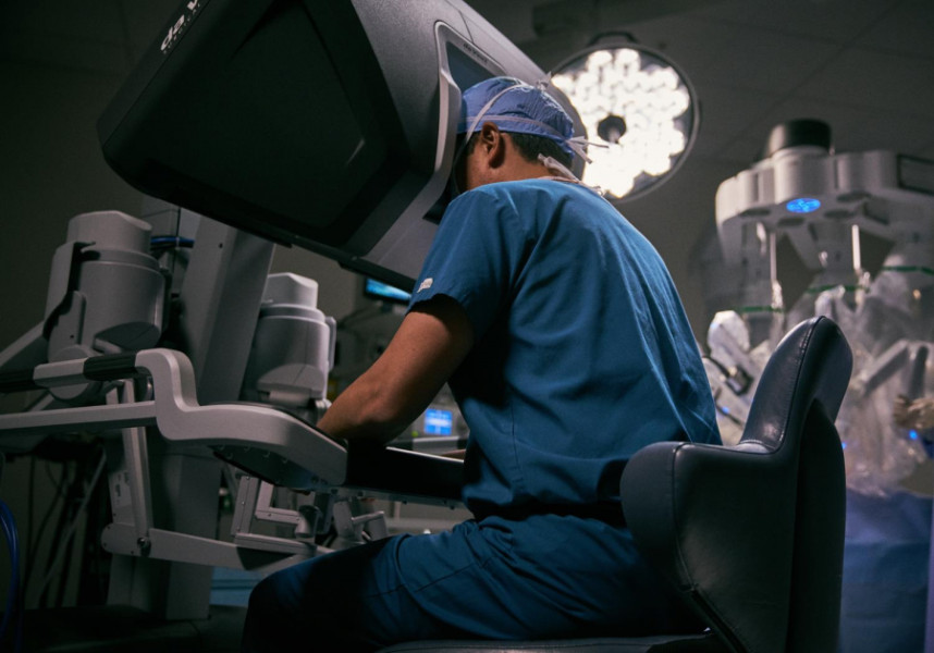 Trei milioane de bărbați în UE trăiesc cu cancer de prostată, chirurgia robotică devine tot mai importantă