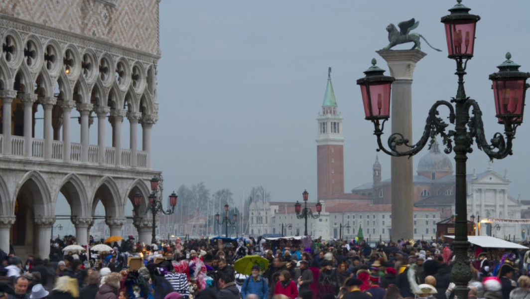 Veneția reintroduce taxa pentru turiști în 2026 pentru a reduce aglomerația