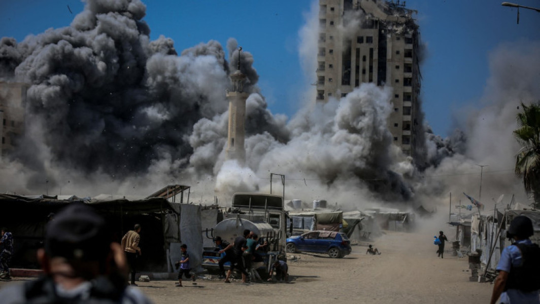 Atac israelian asupra unui turn în Gaza prelungește demolările înaintea ofensivei terestre