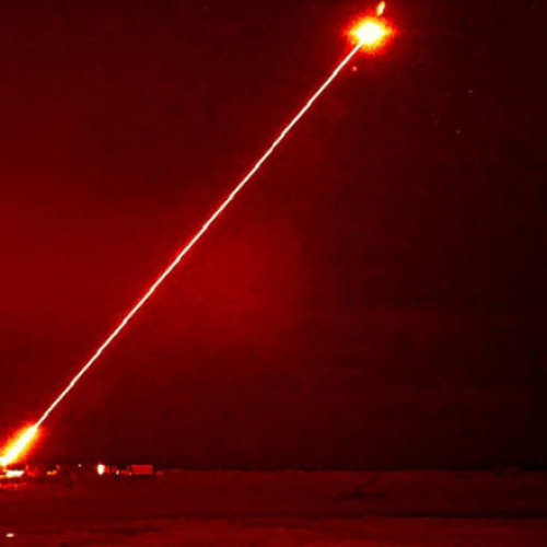 NATO și Israel testează arme laser eficiente împotriva dronelor și rachetelor