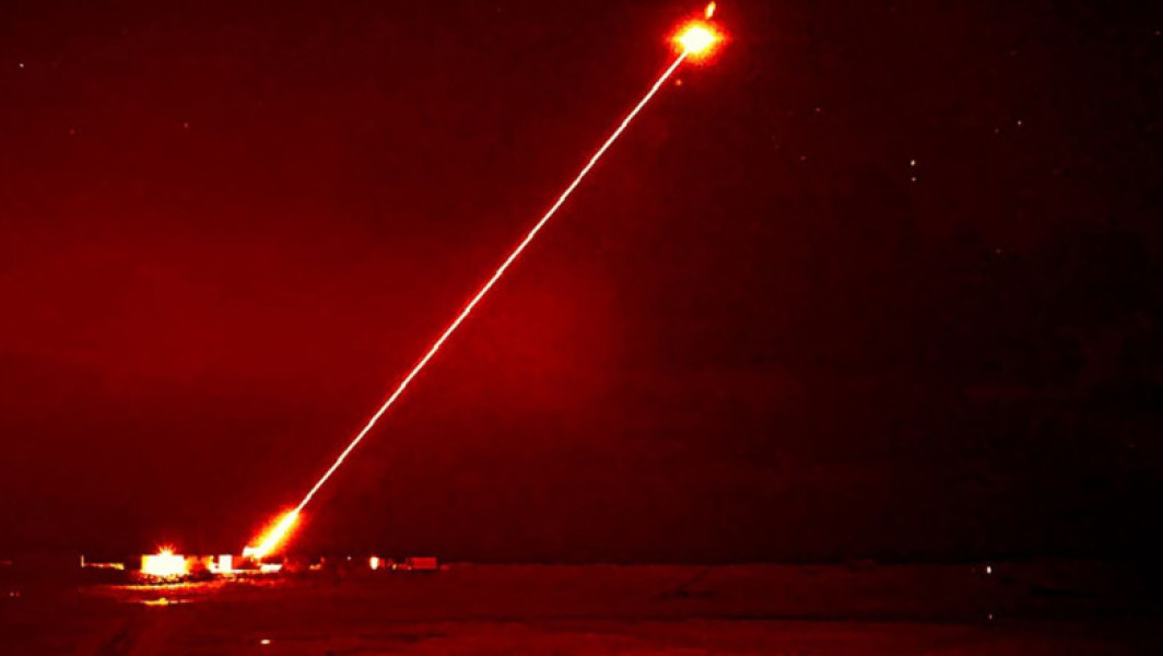 NATO și Israel testează arme laser eficiente împotriva dronelor și rachetelor
