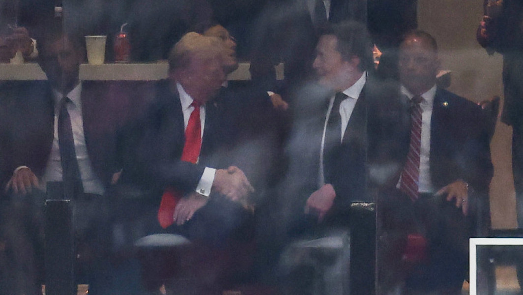 Donald Trump și Elon Musk s-au reconciliat la slujba pentru Charlie Kirk