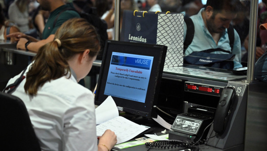Bărbat arestat după atacul cibernetic care a blocat aeroportul Heathrow și altele din Europa