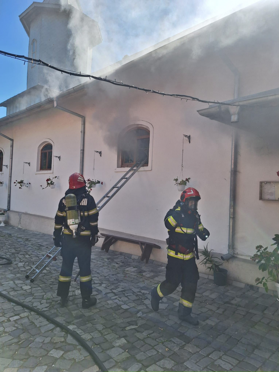 Incendiu la biserica Sf. Filofteia din Galați, pompierii au intervenit prompt