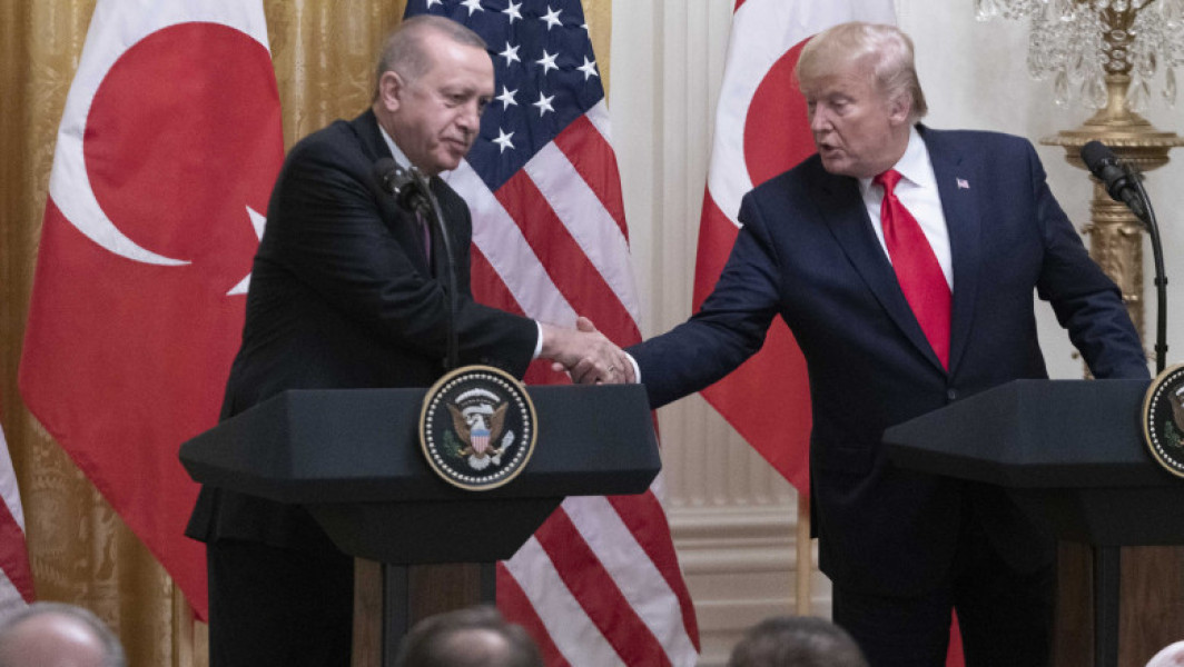 Donald Trump oferă ridicarea sancțiunilor Turciei dacă renunță la petrolul rusesc