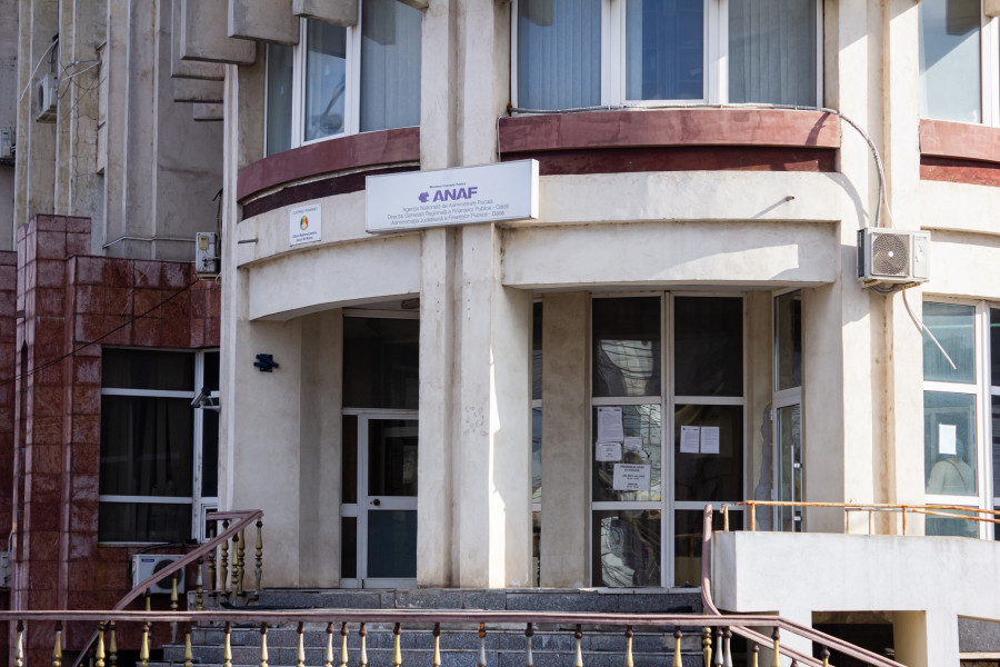 Angajații AJFP Galați obligați să doneze bani pentru plata femeilor de serviciu